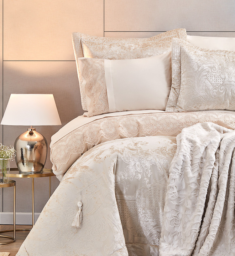 روتختی دو نفره ۱۰ پارچه ژاکارد مخمل برجسته برند Karaca Home مدل Valeria Royal Gold