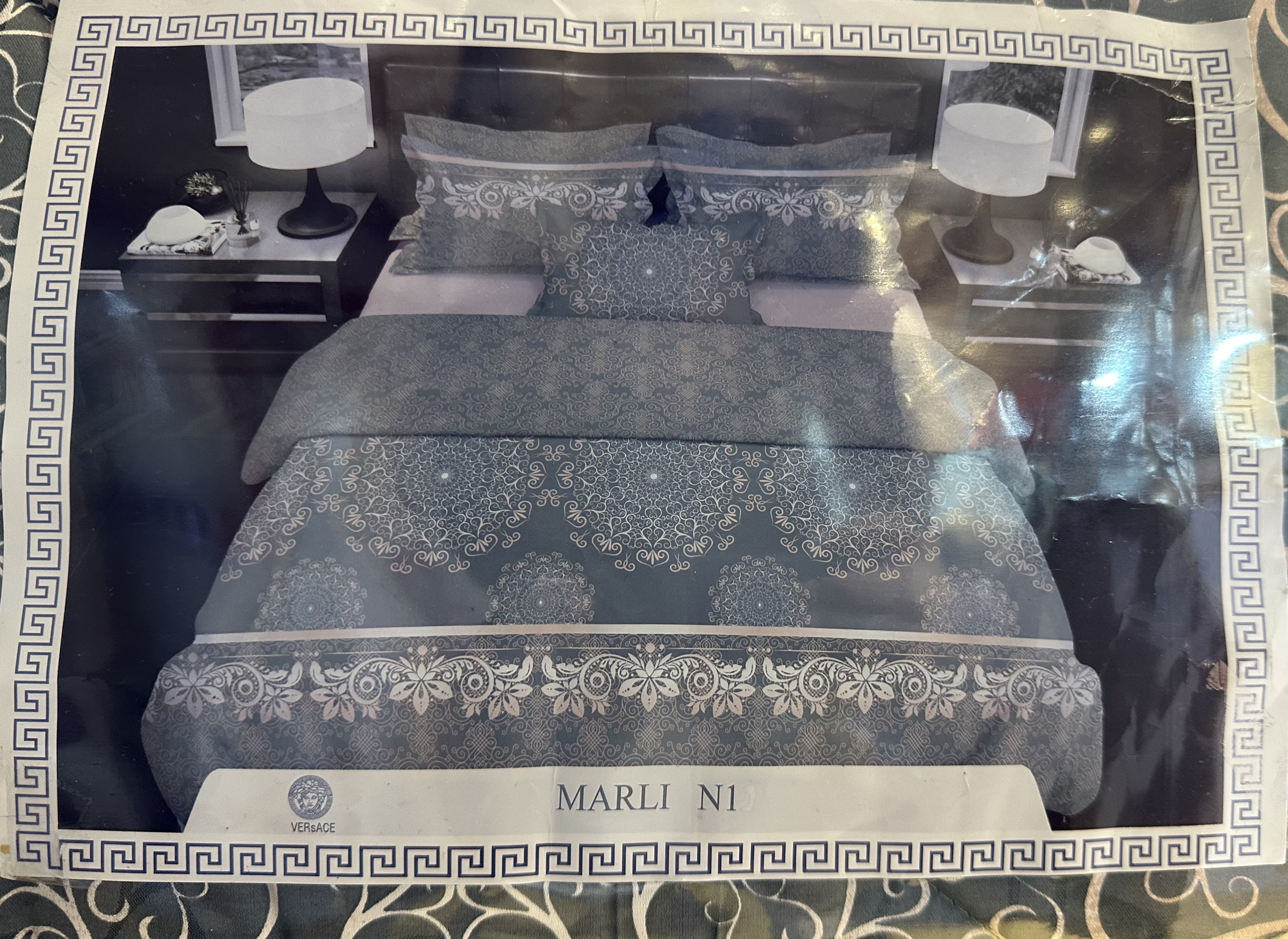 روتختی دو نفره ژاکارد خاکستری گلدار برند Versace مدل marli n1